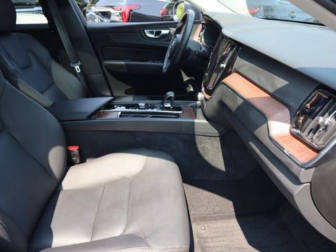 Used 2023 Volvo XC60 B5 Plus w/ Climate Package AWD/4WD image 21