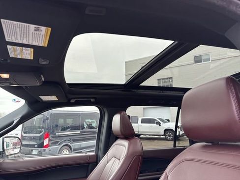 Used 2024 Ford Expedition Limited image 17