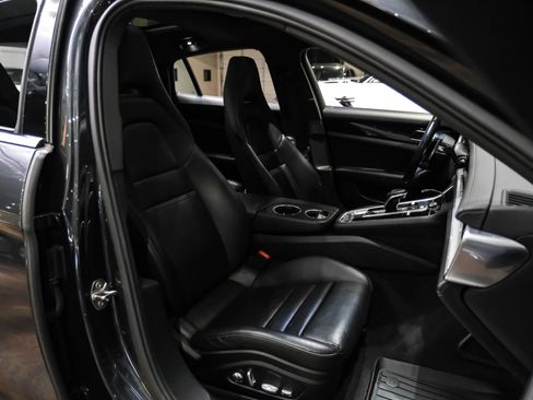 Used 2018 Porsche Panamera 4S AWD/4WD image 33