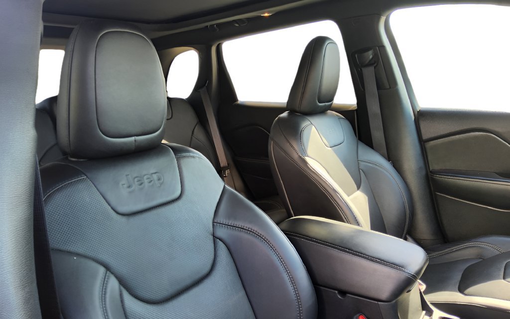 Used 2021 Jeep Cherokee High Altitude AWD/4WD image 37