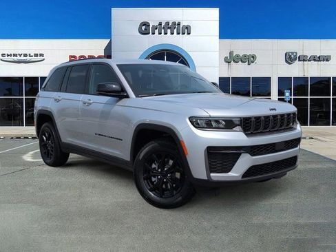 New 2026 Jeep Grand Cherokee Altitude RWD image 2