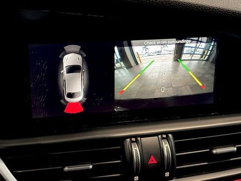 Used 2018 Alfa Romeo Giulia image 13
