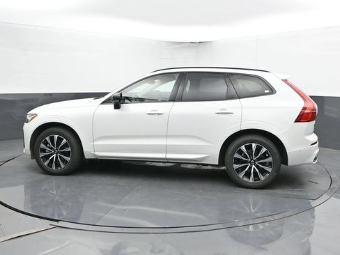Used 2025 Volvo XC60 B5 Plus AWD/4WD image 9