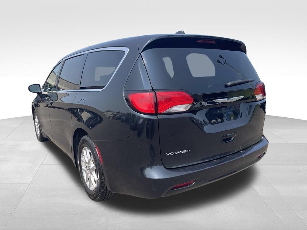 Used 2023 Chrysler Voyager LX FWD image 18