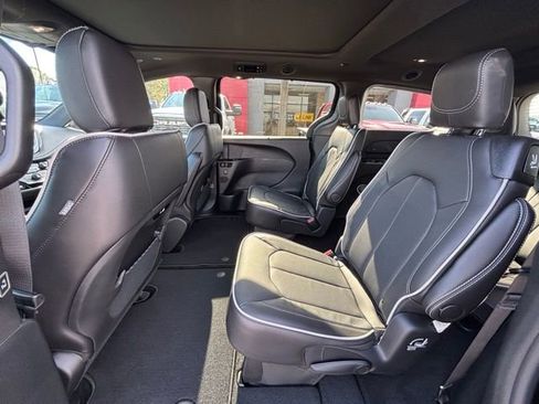New 2026 Chrysler Pacifica Limited w/ S Appearance Package image 15