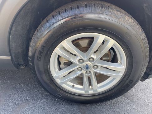 Used 2022 Ford Explorer XLT image 27