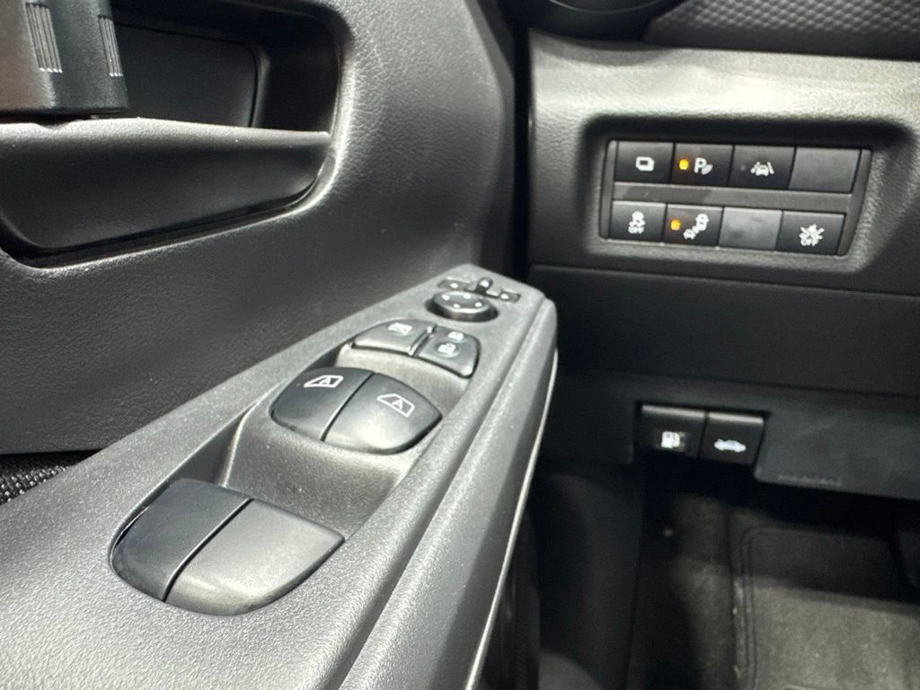 Used 2025 Nissan Kicks Play S FWD image 4