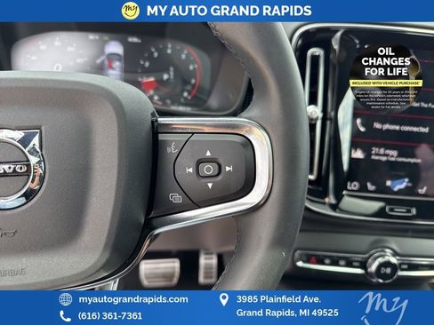 Used 2022 Volvo XC40 T5 R-Design w/ Advanced Package image 17