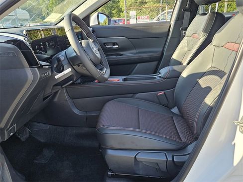 New 2025 Nissan Kicks SR image 3