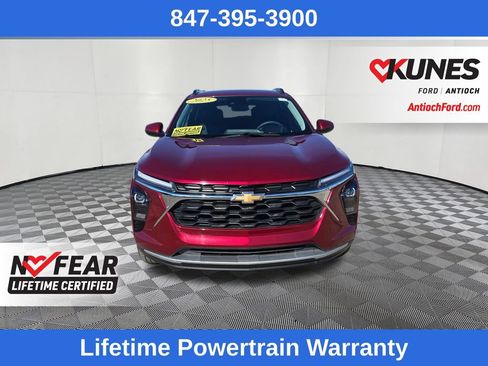 Used 2025 Chevrolet Trax LT image 2