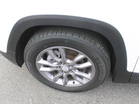 Used 2023 GMC Terrain SLT image 12