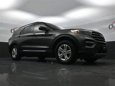 Used 2020 Ford Explorer XLT w/ Equipment Group 202A image 28