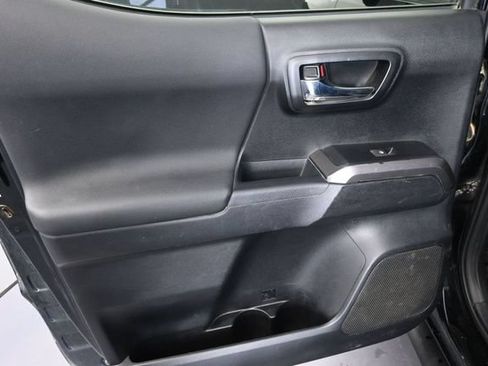 Used 2019 Toyota Tacoma TRD Sport w/ Technology Package AWD/4WD image 28