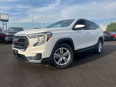 Used 2022 GMC Terrain SLE FWD image 1