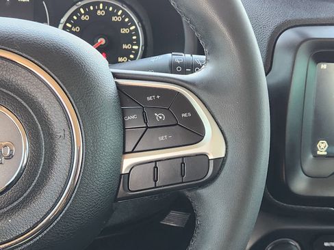 Used 2018 Jeep Renegade Latitude image 28