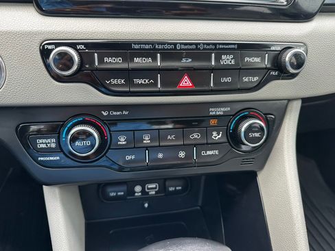 Used 2018 Kia Niro Touring FWD image 20