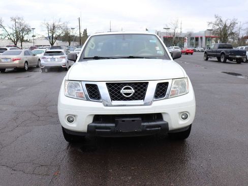 Used 2018 Nissan Frontier SV image 2