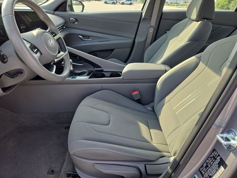 Used 2025 Hyundai Elantra SEL FWD image 16