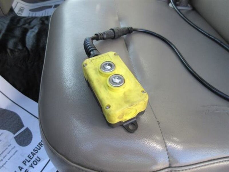 Used 2008 Ford F450 2WD Regular Cab Super Duty image 25
