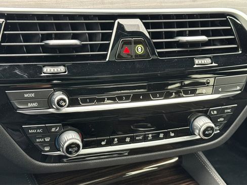 Used 2023 BMW M550i xDrive image 25