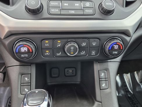 Used 2017 GMC Acadia SLE w/ Driver Alert Package I FWD image 28