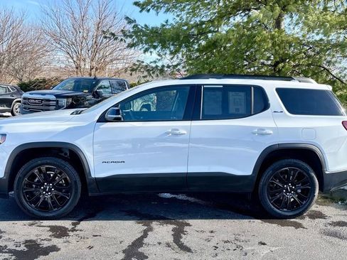 Used 2023 GMC Acadia SLE w/ Driver Convenience Package image 4