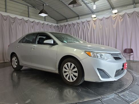 Used 2014 Toyota Camry LE FWD image 10
