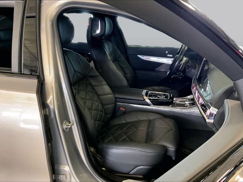 Certified 2023 BMW 740i RWD image 8