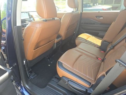 Used 2023 Nissan Pathfinder Platinum w/ Cargo Package image 16