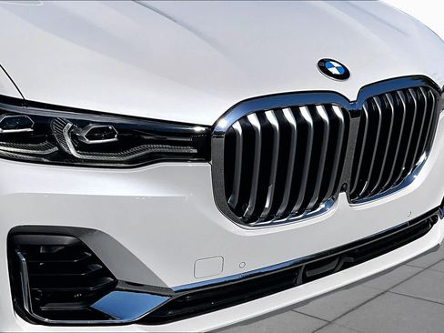 Used 2022 BMW X7 xDrive40i w/ Premium Package AWD/4WD image 32