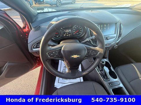Used 2017 Chevrolet Cruze LT w/ Convenience Package image 26