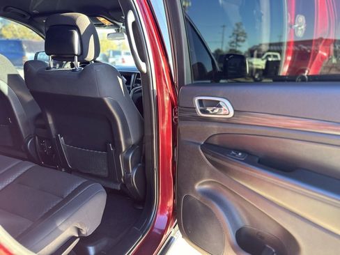 Used 2021 Jeep Grand Cherokee Laredo image 10