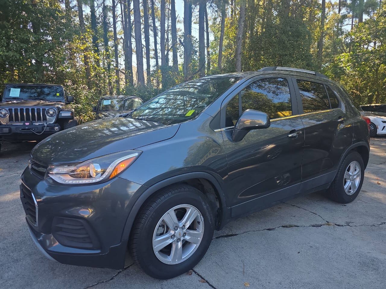 Used 2017 Chevrolet Trax LT w/ LT Convenience Package FWD image 2