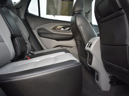 Used 2024 GMC Terrain SLT w/ Tech Package image 10