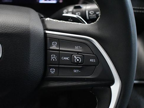 Used 2024 Jeep Grand Cherokee Laredo X image 31