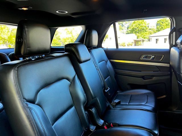 Used 2019 Ford Explorer XLT w/ Equipment Group 202A AWD/4WD image 27