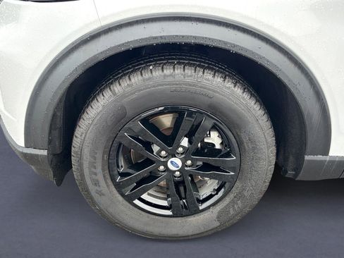 Used 2023 Ford Explorer XLT w/ Equipment Group 202A AWD/4WD image 13