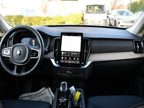 Certified 2025 Volvo XC90 B6 Plus image 19