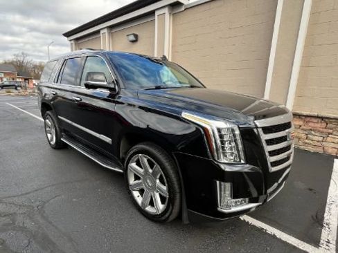 Used 2018 Cadillac Escalade Luxury image 6
