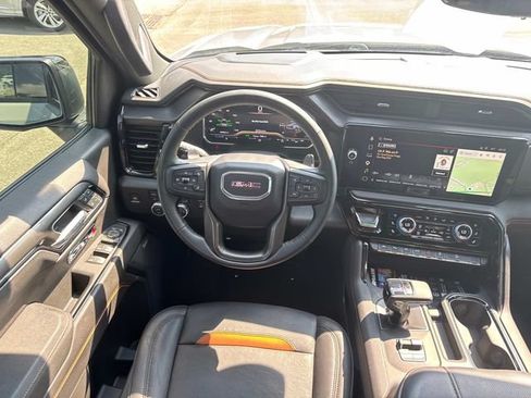 Used 2025 GMC Sierra 1500 AT4 w/ Technology Package AWD/4WD image 16