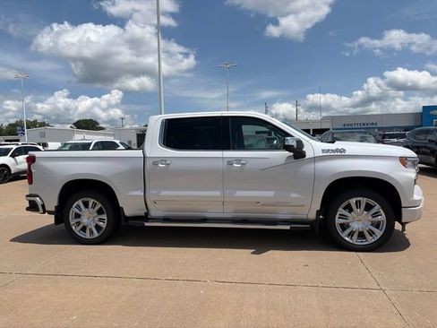 Used 2024 Chevrolet Silverado 1500 High Country w/ High Country Premium Package AWD/4WD image 2