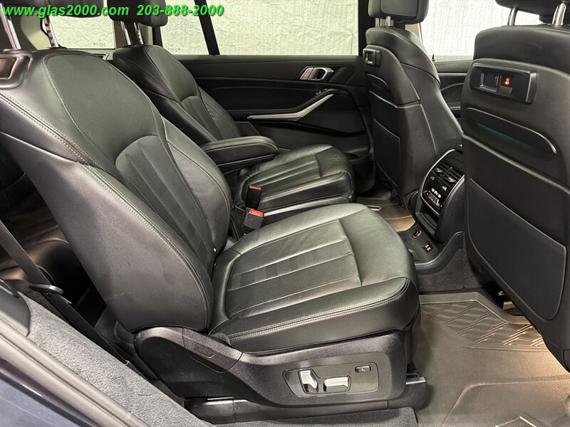 Used 2022 BMW X7 xDrive40i w/ Premium Package AWD/4WD image 10