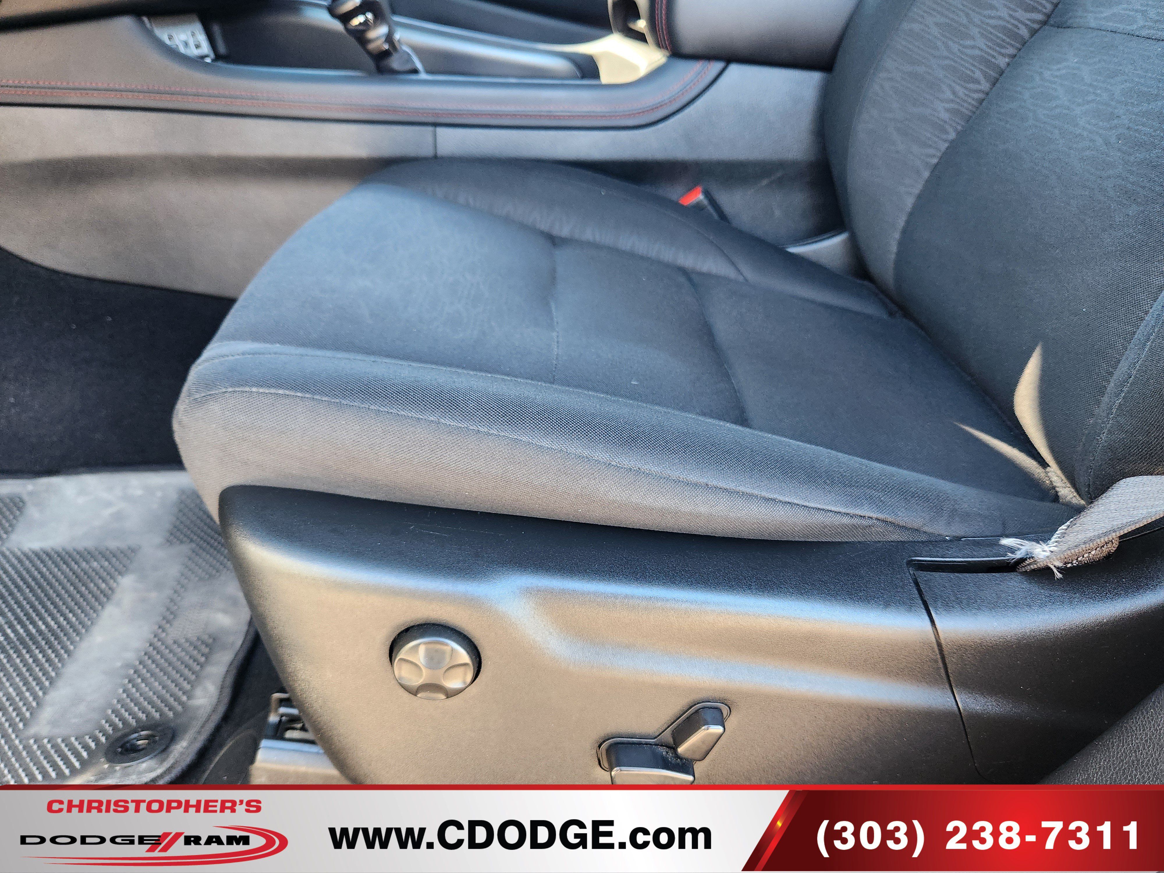 Used 2025 Dodge Durango GT AWD/4WD image 17