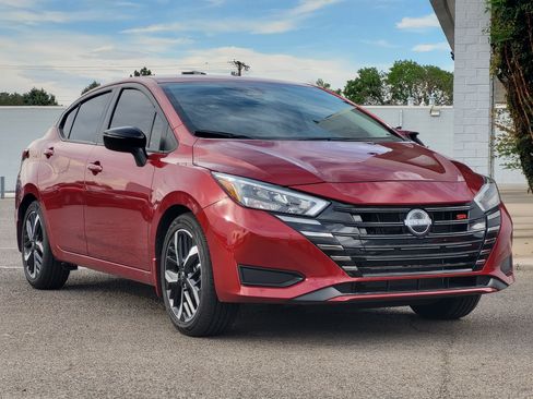 Used 2025 Nissan Versa SR w/ Electronics Package FWD image 6