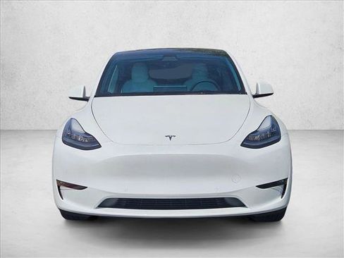 Used 2022 Tesla Model Y Long Range AWD/4WD image 2
