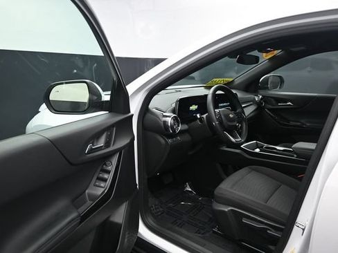 Used 2025 Chevrolet Equinox LT FWD image 12