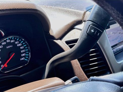 Used 2019 Chevrolet Suburban LT RWD image 21