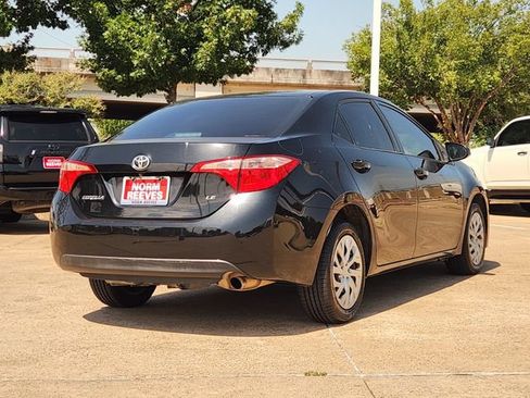 Used 2017 Toyota Corolla LE FWD image 3