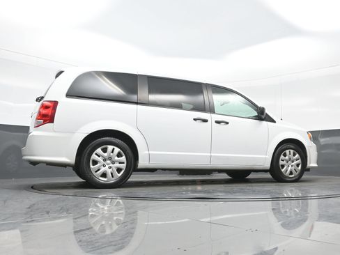 Used 2019 Dodge Grand Caravan SE w/ UConnect Hands-Free Group FWD image 25