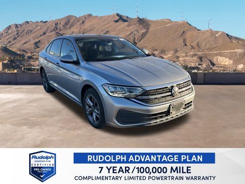 Certified 2022 Volkswagen Jetta SE w/ Panoramic Sunroof Package image 8